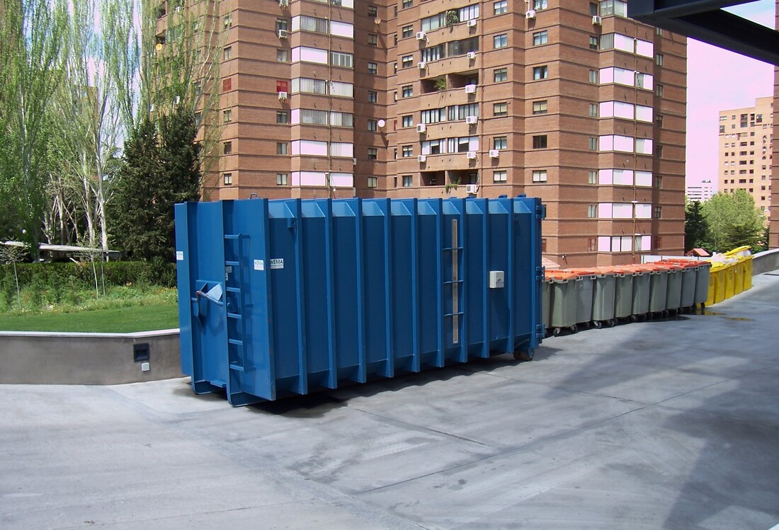 blue 40 yard container placed strategically outside a large apartment complex